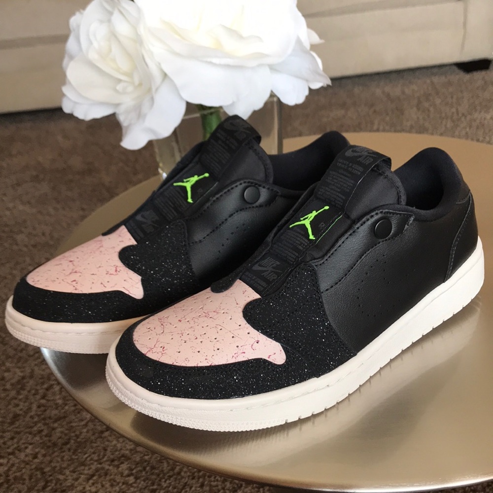 WOMEN’S AIR JORDAN 1 RET LOW - Picture 2 of 10